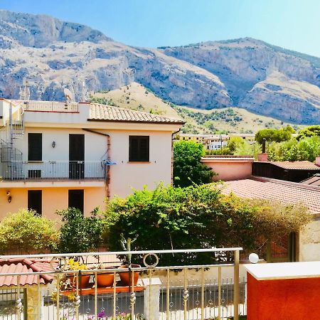 Casa Vacanze Isolotto อิโซลา เดลเล เฟมมิเน ภายนอก รูปภาพ