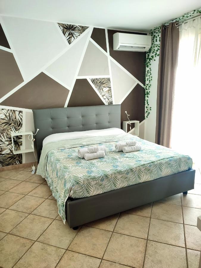 Casa Vacanze Isolotto อิโซลา เดลเล เฟมมิเน ภายนอก รูปภาพ