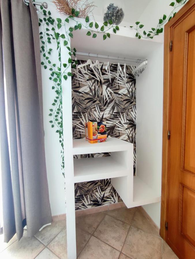 Casa Vacanze Isolotto อิโซลา เดลเล เฟมมิเน ภายนอก รูปภาพ