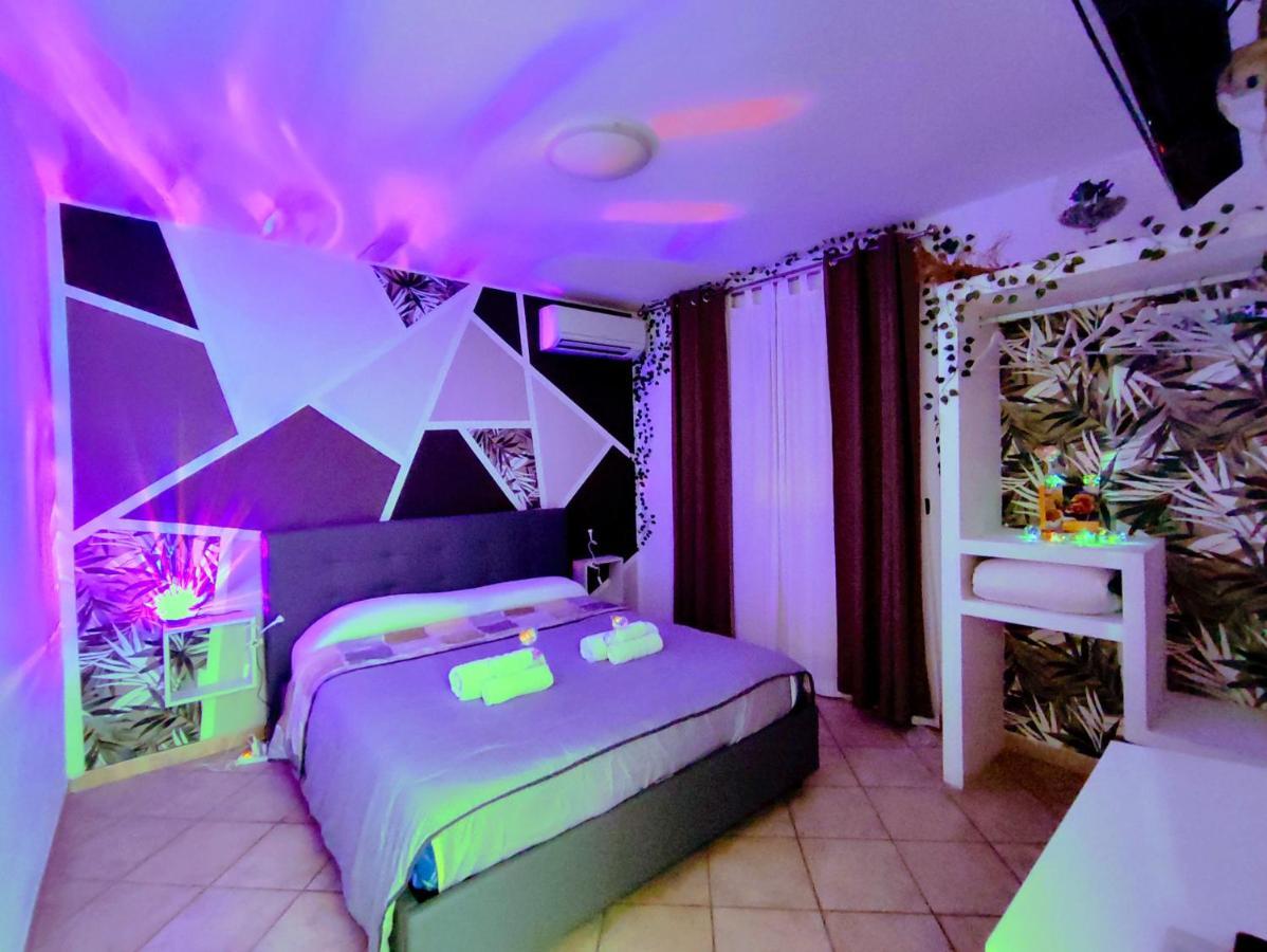 Casa Vacanze Isolotto อิโซลา เดลเล เฟมมิเน ภายนอก รูปภาพ