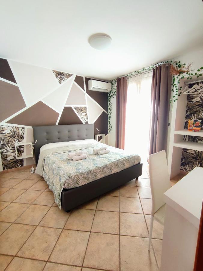 Casa Vacanze Isolotto อิโซลา เดลเล เฟมมิเน ภายนอก รูปภาพ