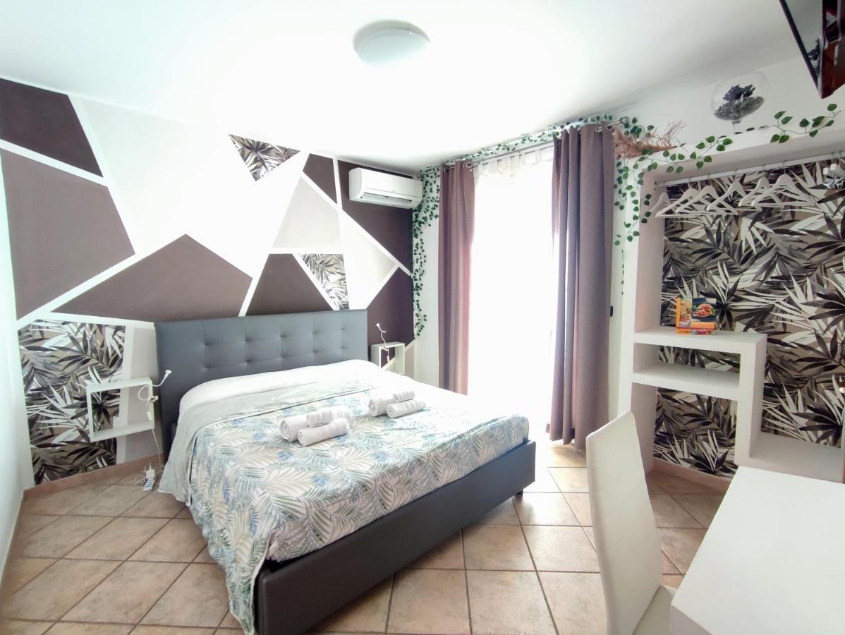 Casa Vacanze Isolotto อิโซลา เดลเล เฟมมิเน ภายนอก รูปภาพ