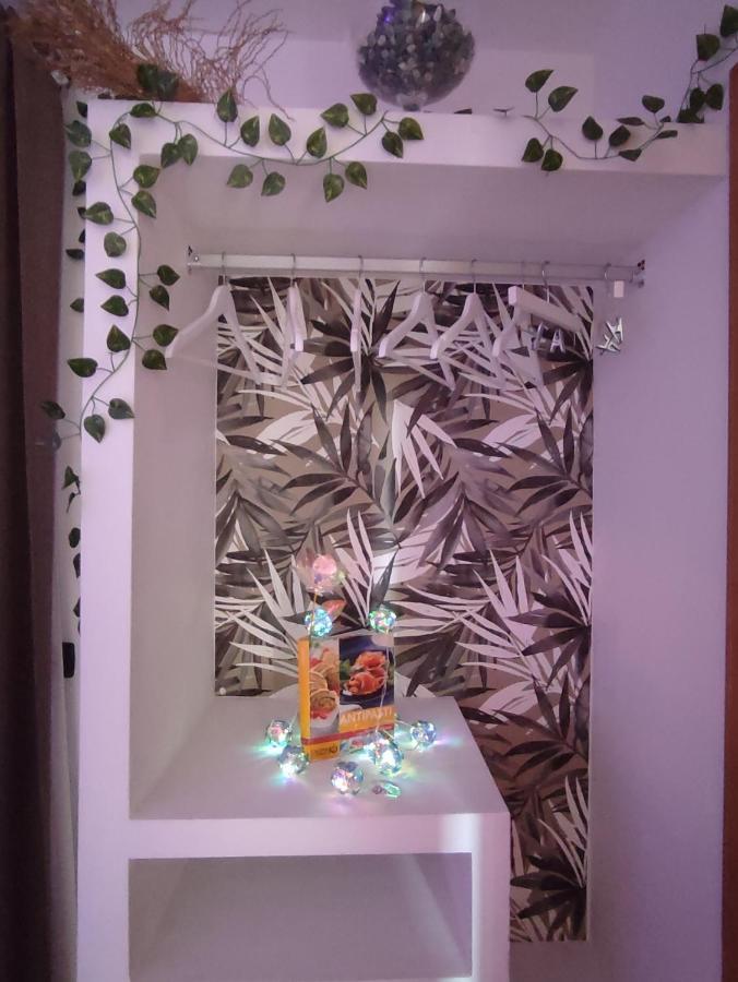 Casa Vacanze Isolotto อิโซลา เดลเล เฟมมิเน ภายนอก รูปภาพ