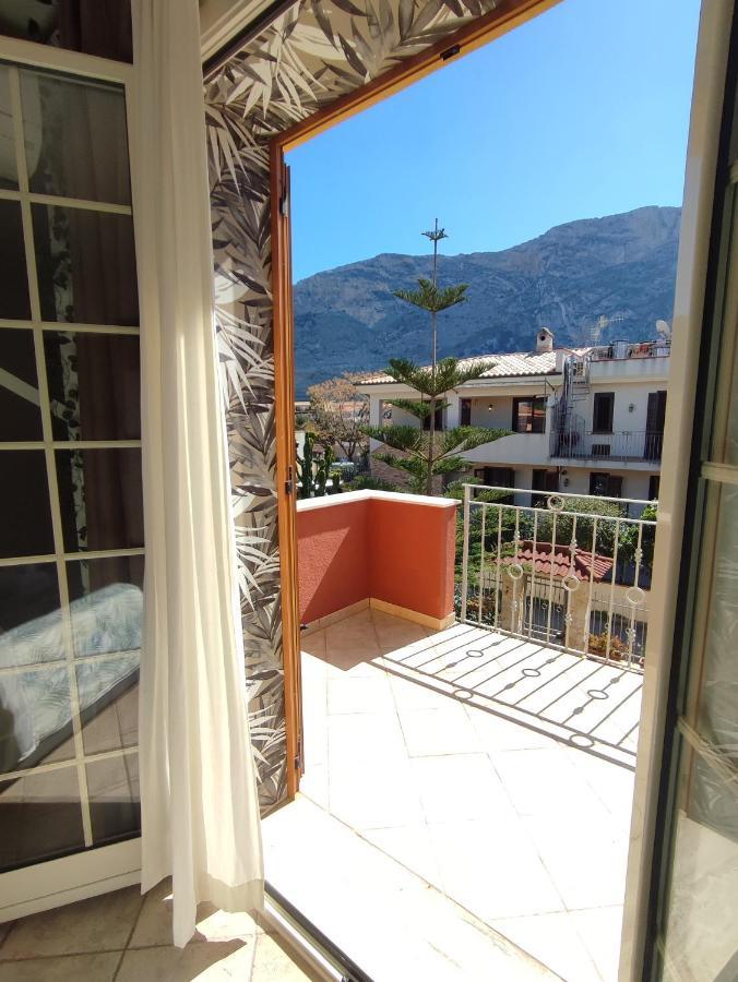 Casa Vacanze Isolotto อิโซลา เดลเล เฟมมิเน ภายนอก รูปภาพ