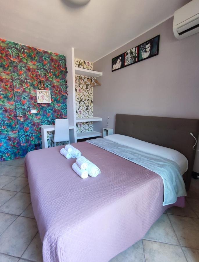 Casa Vacanze Isolotto อิโซลา เดลเล เฟมมิเน ภายนอก รูปภาพ
