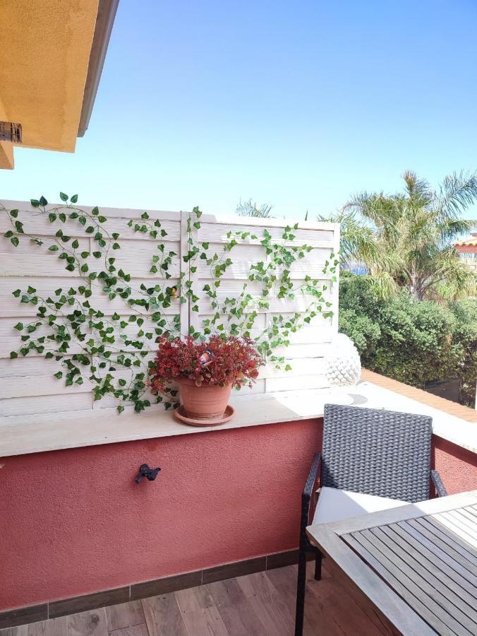 Casa Vacanze Isolotto อิโซลา เดลเล เฟมมิเน ภายนอก รูปภาพ
