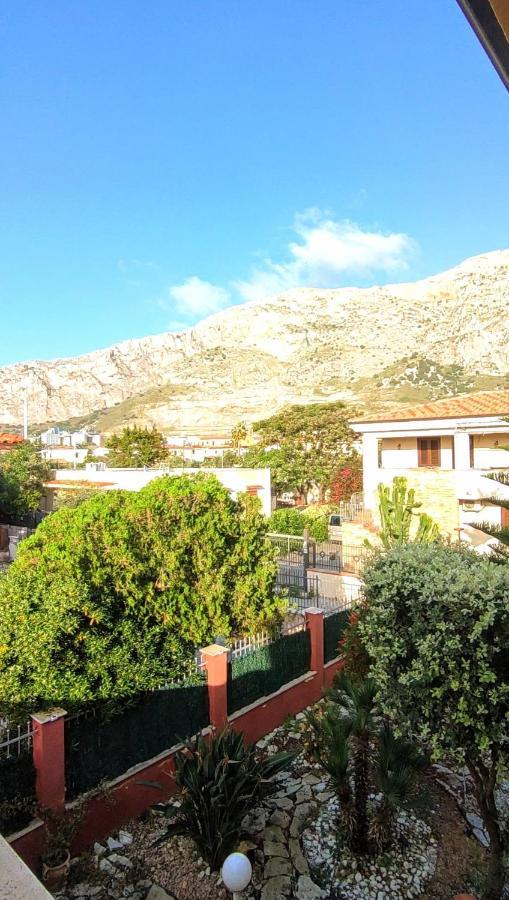 Casa Vacanze Isolotto อิโซลา เดลเล เฟมมิเน ภายนอก รูปภาพ