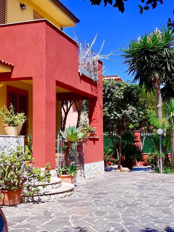 Casa Vacanze Isolotto อิโซลา เดลเล เฟมมิเน ภายนอก รูปภาพ