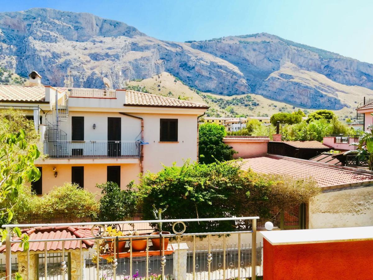 Casa Vacanze Isolotto อิโซลา เดลเล เฟมมิเน ภายนอก รูปภาพ