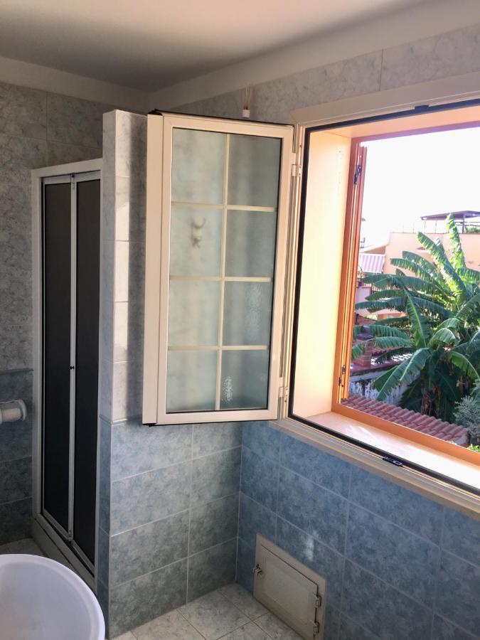 Casa Vacanze Isolotto อิโซลา เดลเล เฟมมิเน ภายนอก รูปภาพ