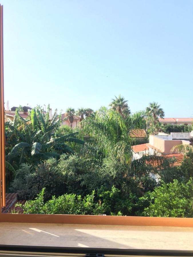 Casa Vacanze Isolotto อิโซลา เดลเล เฟมมิเน ภายนอก รูปภาพ