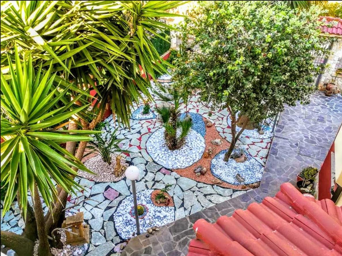 Casa Vacanze Isolotto อิโซลา เดลเล เฟมมิเน ภายนอก รูปภาพ